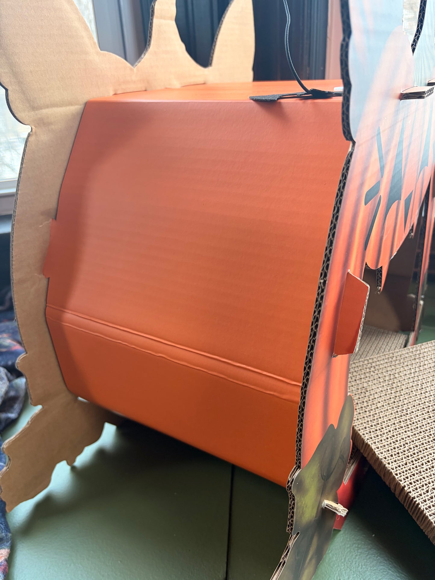 Cat'o'Lantern Cat Scratcher Pumpkin