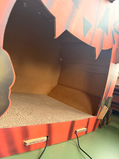 Cat'o'Lantern Cat Scratcher Pumpkin