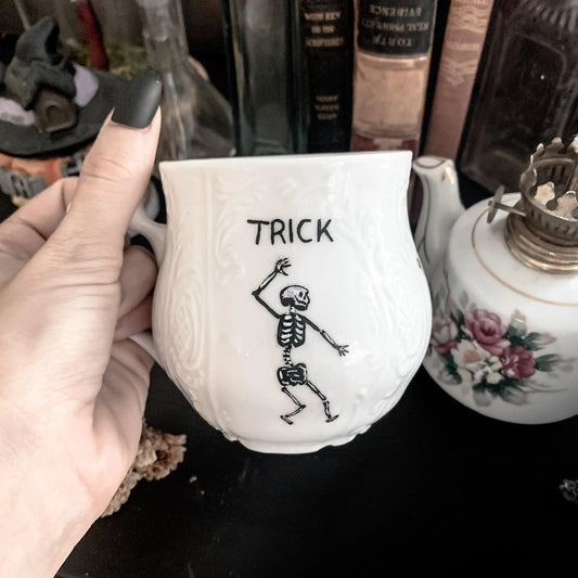 Painted „Trick or Treat“ Mug